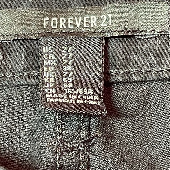 FOREVER 21 BLACK ROLLUP DISTRESSED SHORTS SIZE 27 - Picture 9 of 9